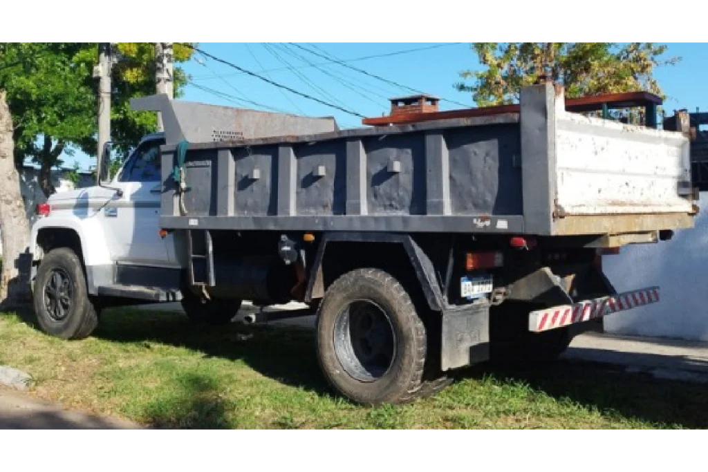 CAMIÓN 7MTS CON VOLCADORA en alquiler en San Carlos y Maldonado – HDS