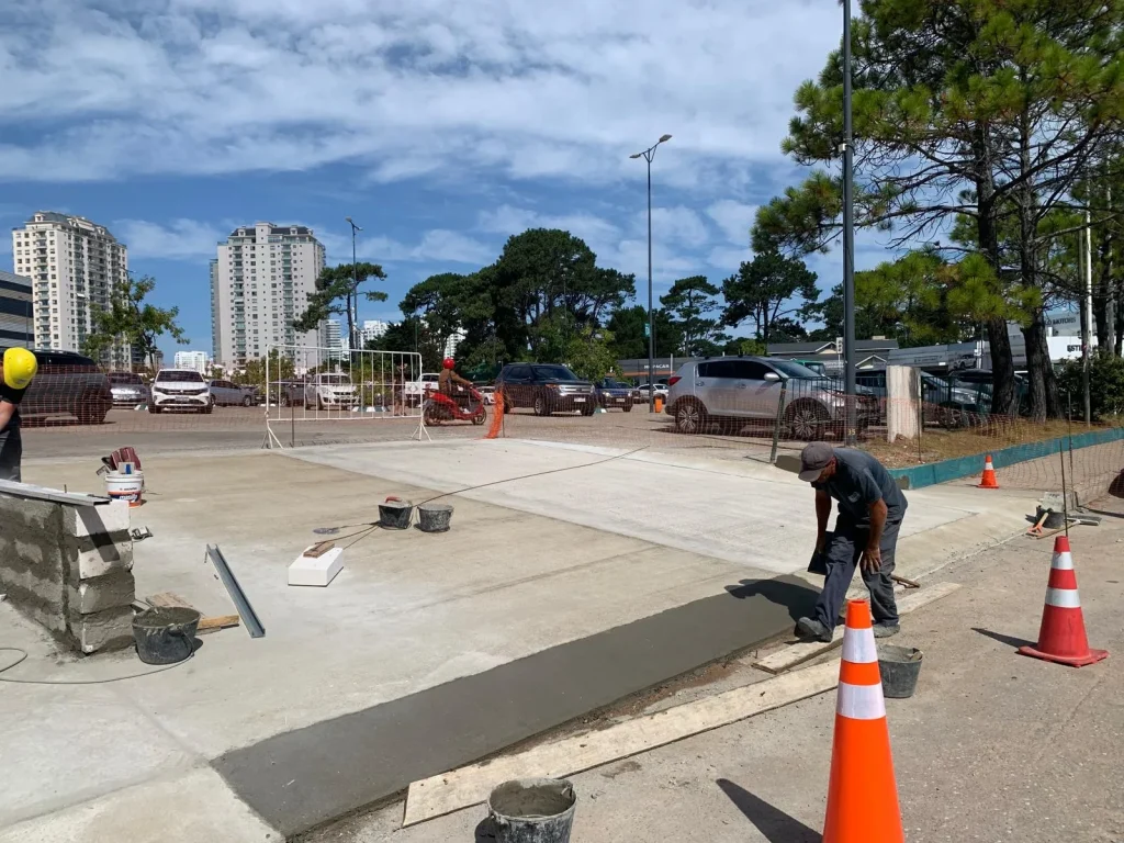 Renovación de estacionamiento — Punta Shopping